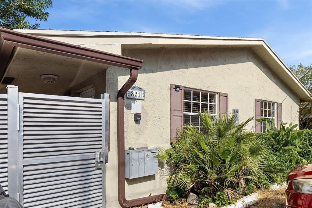 821 SW 4th Street – photo 2