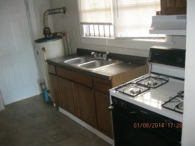 House on West 46th – photo 1