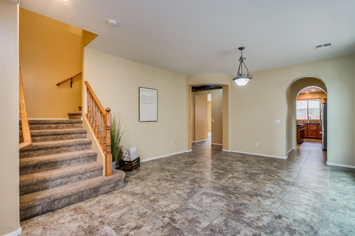 GREAT LOCATION! Fabulous move-in ready 5 bed /3 bath home in south Tempe – photo 5