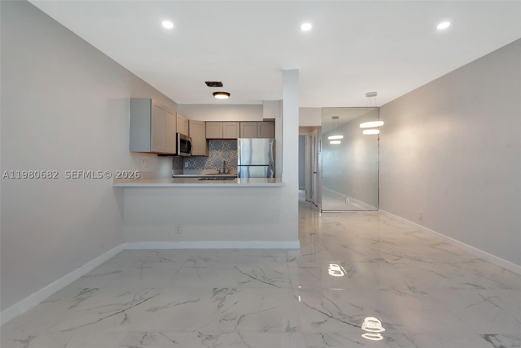 820 Sw 11Th Ave – photo 3