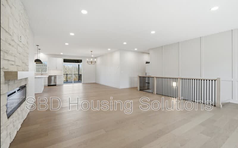 1412 NE Ernest Way – photo 2