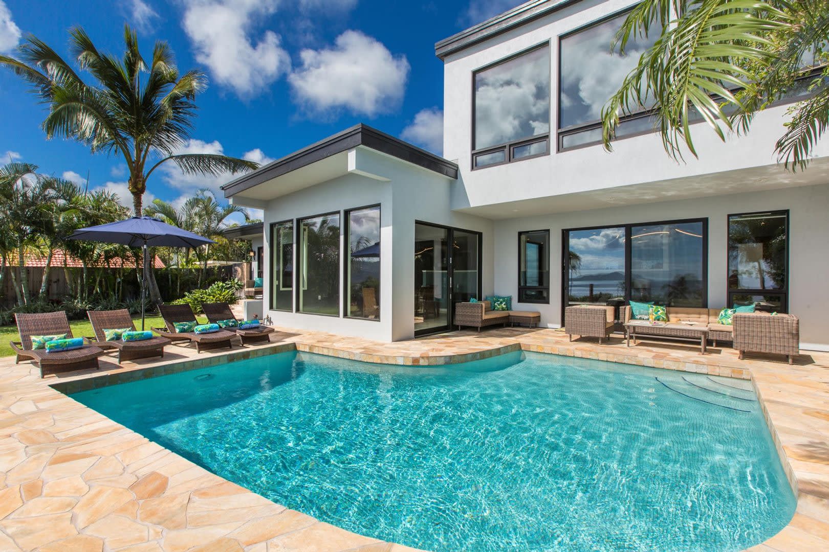 Luxurious & Private Modern Home w/Pool, AC & Diamond Head Views – photo 1