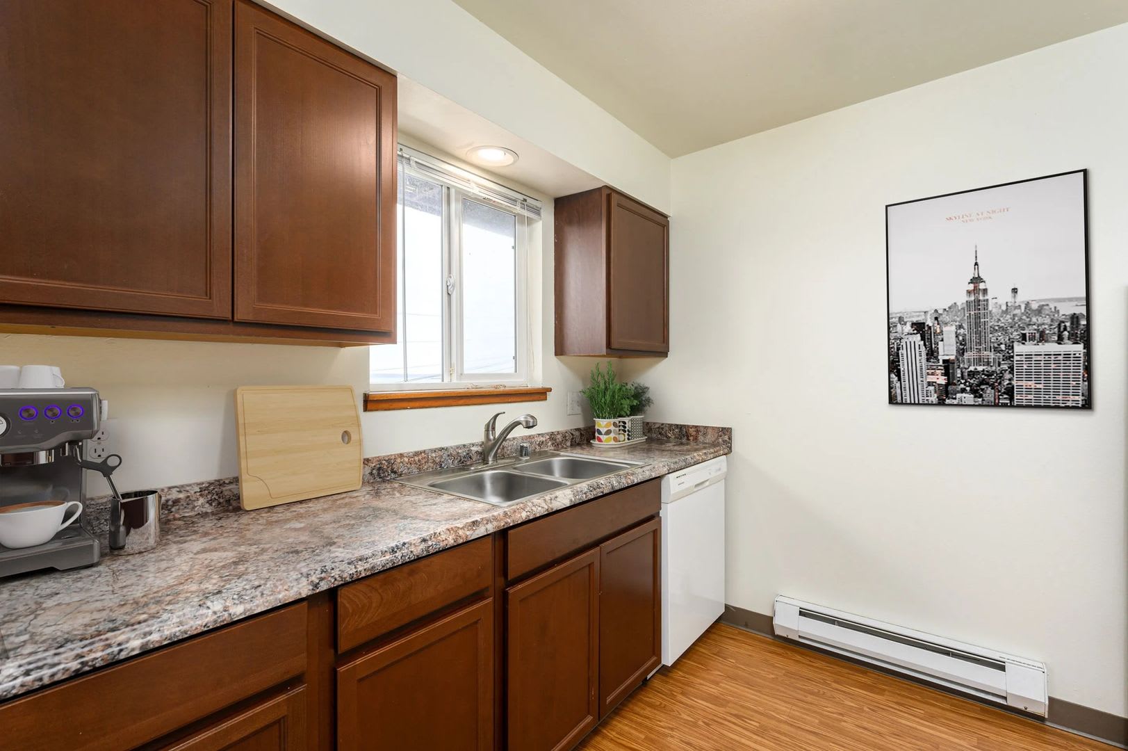 2 Bed, 1 Bath- Bay view apartment near Fairhaven and Boulevard Park – photo 4