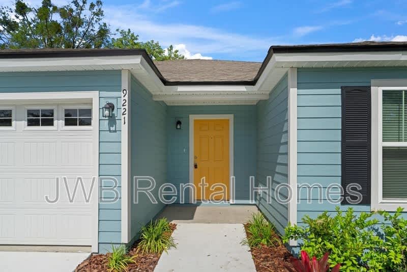 9221 8Th Ave – photo 2