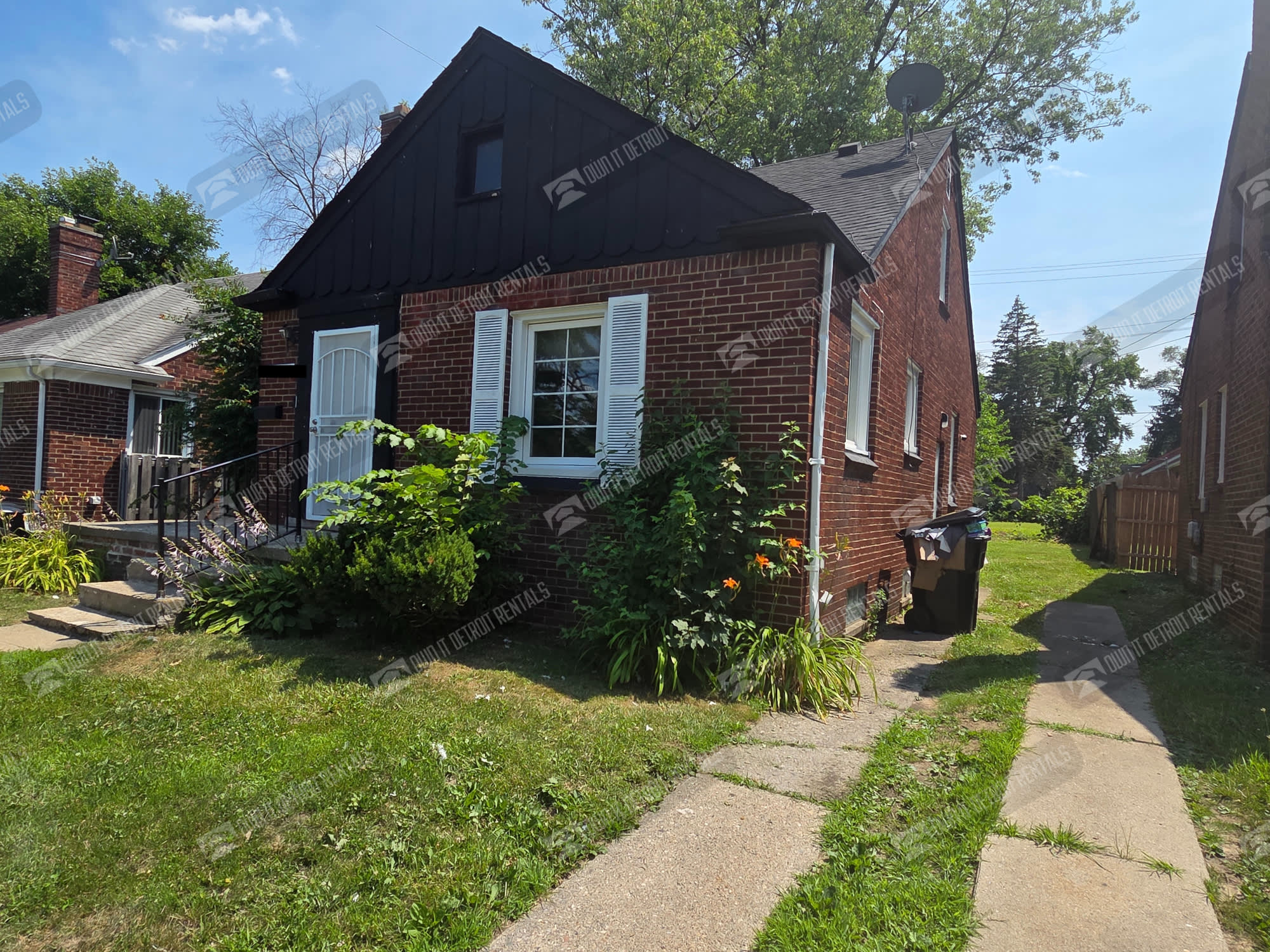 18627 Curtis St – photo 1