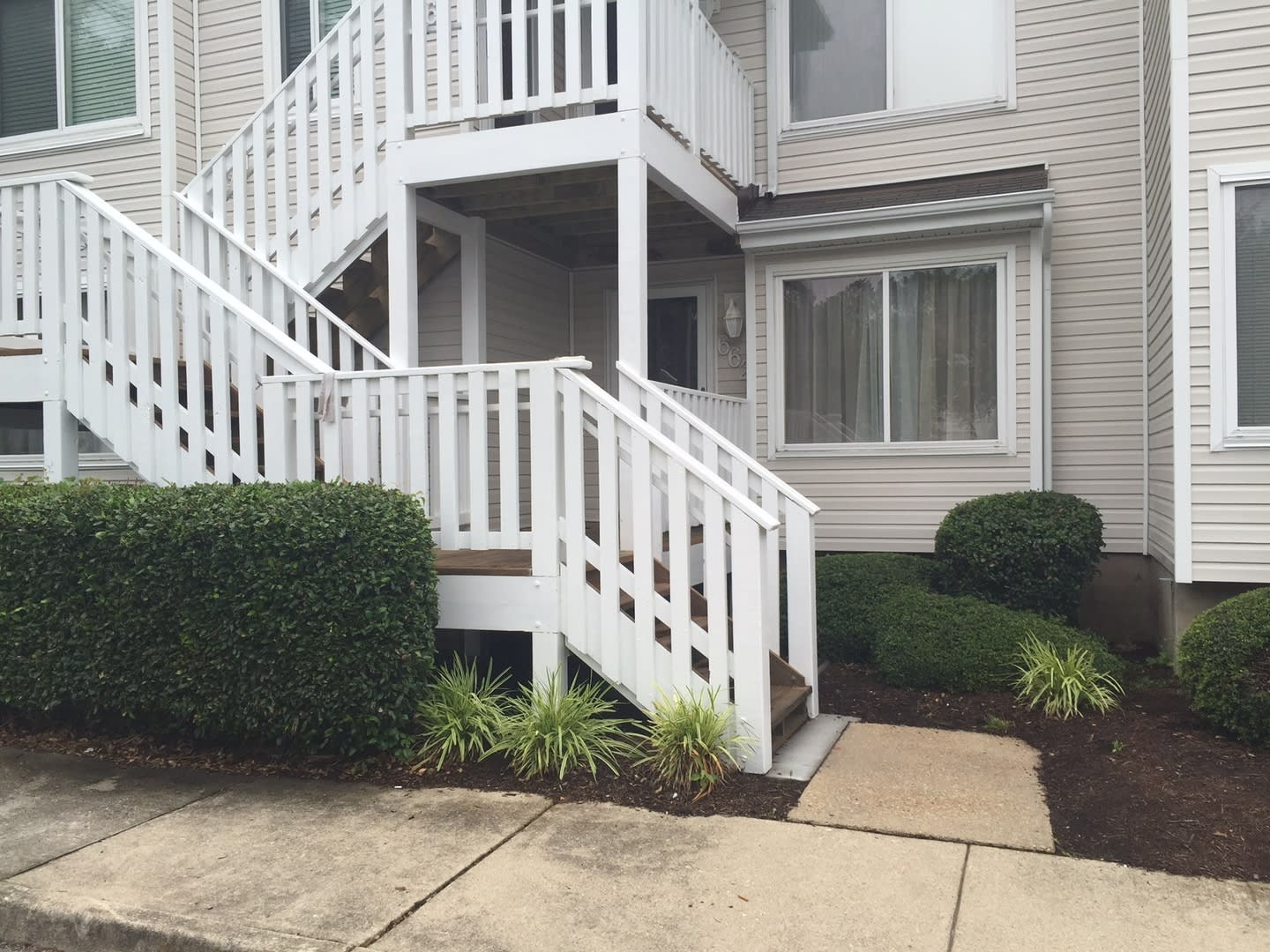 2-BEDROOM, 2-BATH CONDO JUST BLOCKS FROM THE OCEANFRONT – photo 2