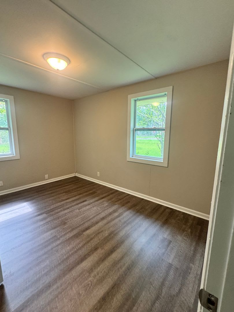 Available Now! 307 Crawford Lane in Thompson – photo 4
