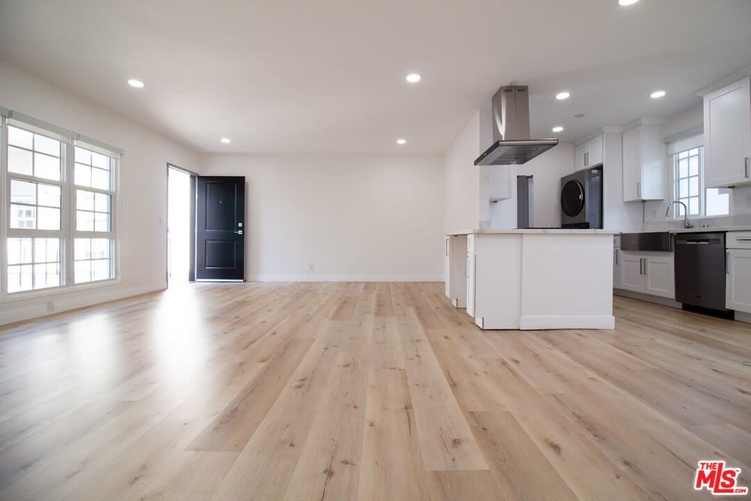 835 S Sherbourne Dr – photo 2