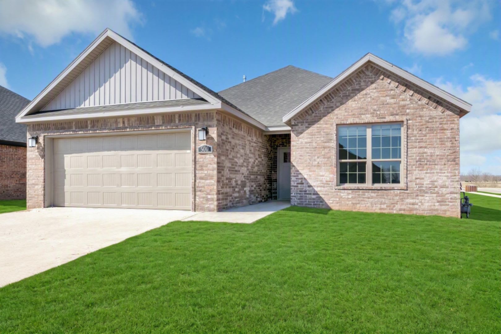 Move In Ready Blossom Hills Gem 4 Br Home With Premium Finishes – photo 1