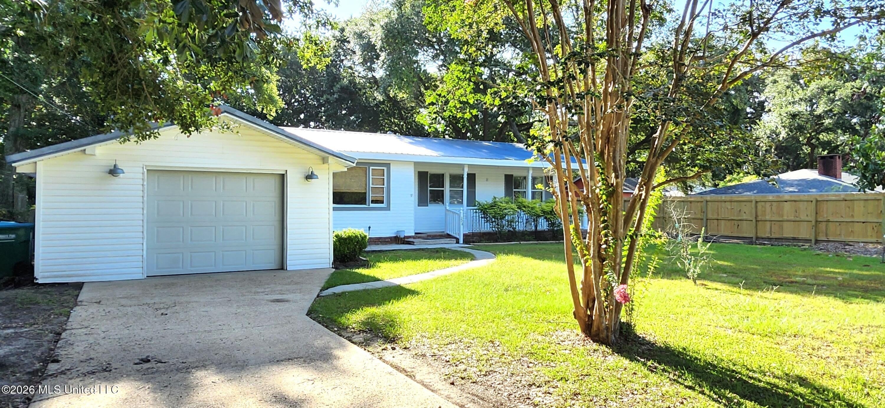 308 Live Oak Street – photo 2