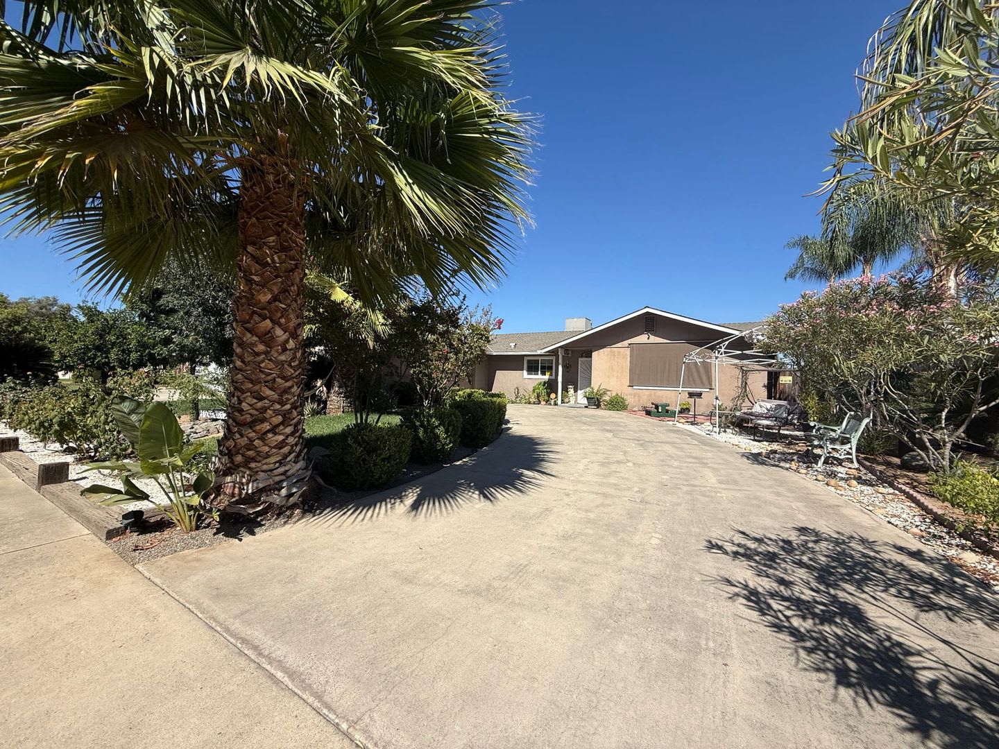 Spacious 3 Bedroom 2 Bath Home in Dinuba. – photo 1