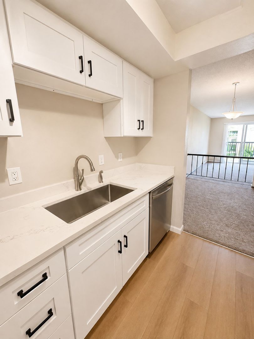 3bd/2ba Bellevue Condo – photo 3