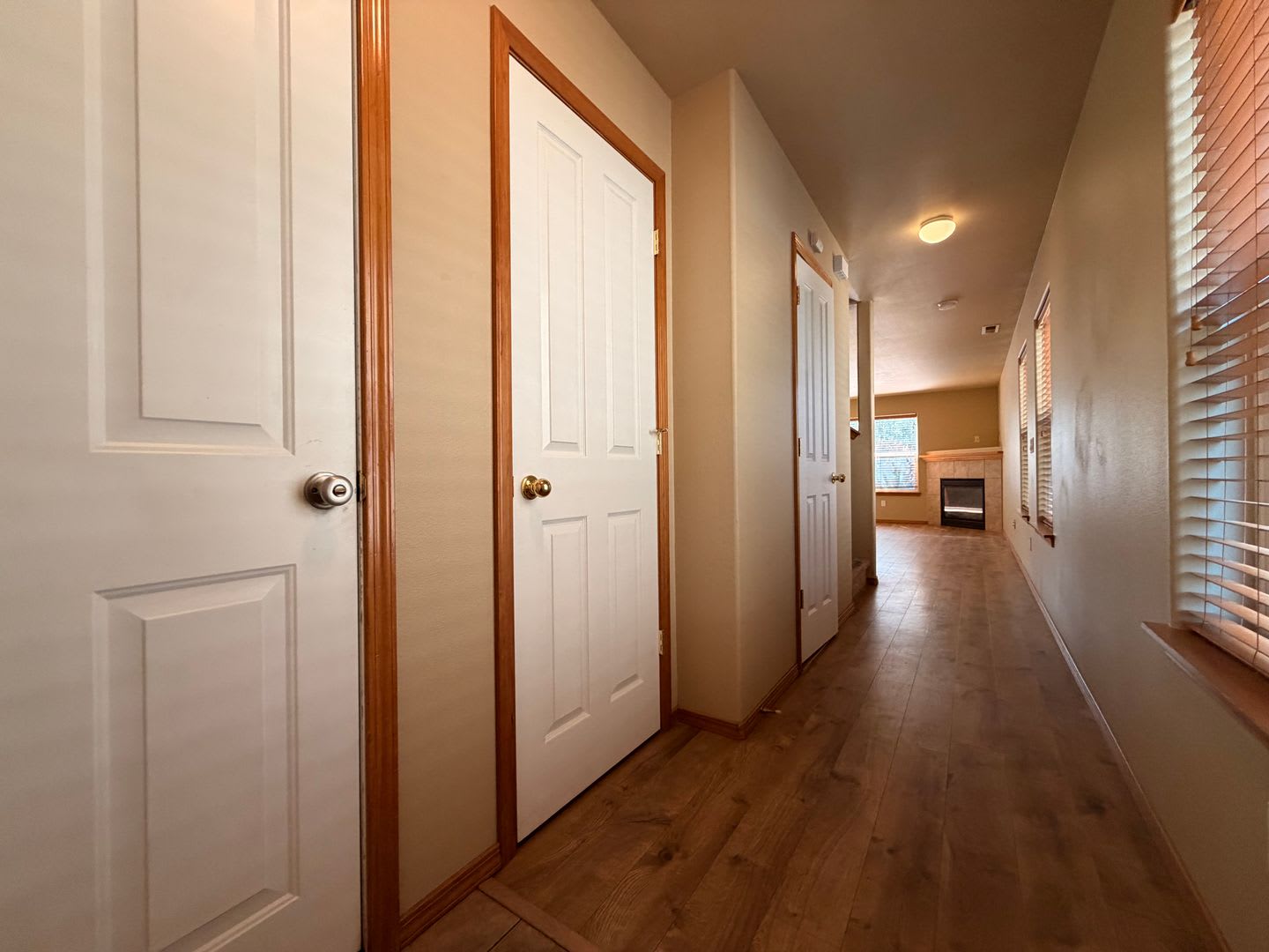 SPACIOUS REDMOND TOWNHOME w/DBL CAR GARAGE & AC! – photo 2