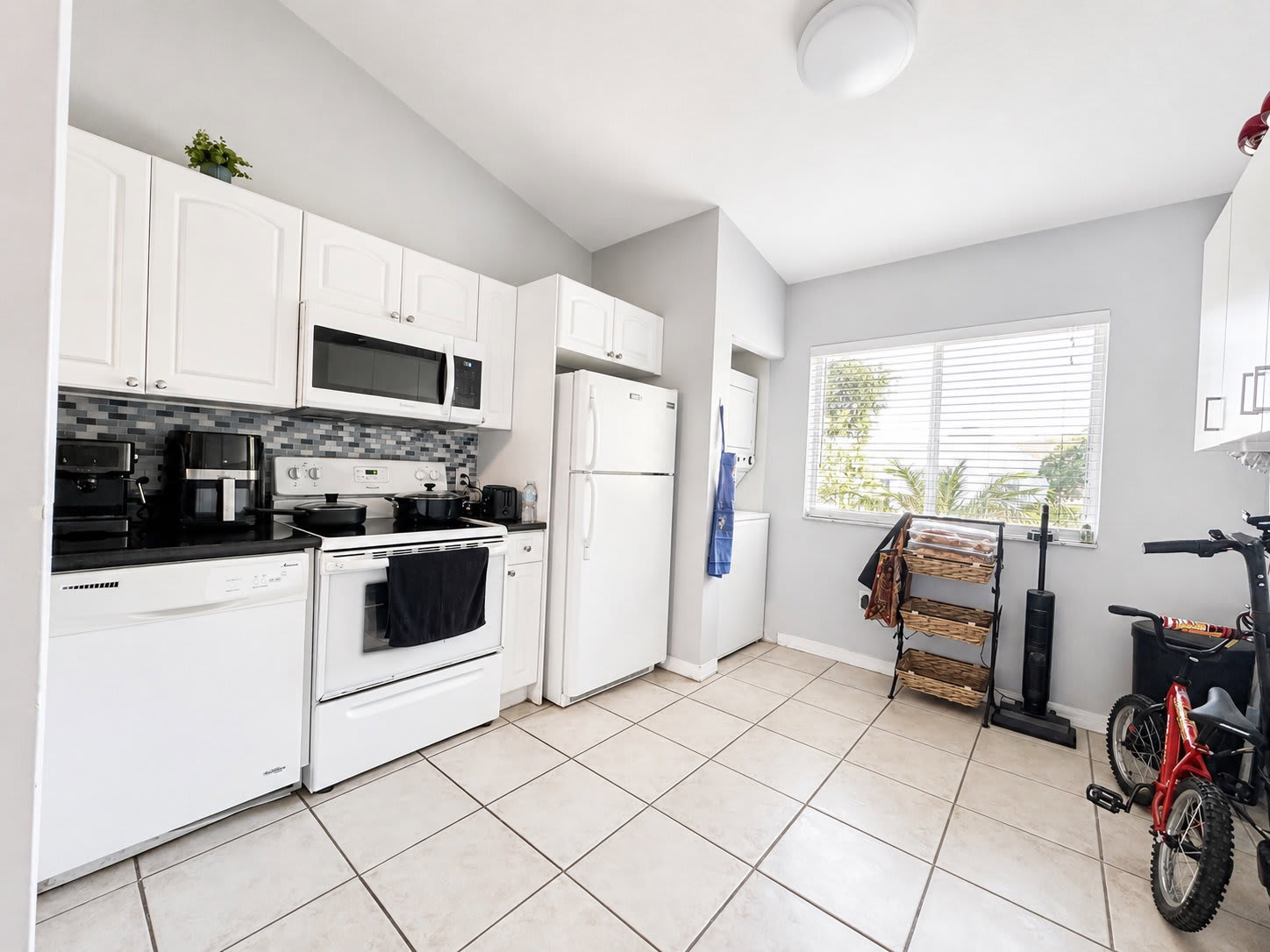 7830 Northwest 6th Street – photo 3
