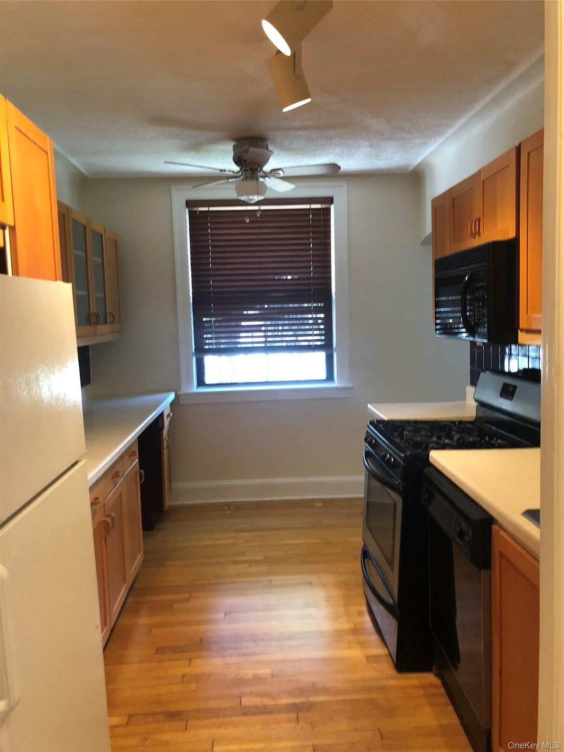 1 Greenridge Avenue – photo 4
