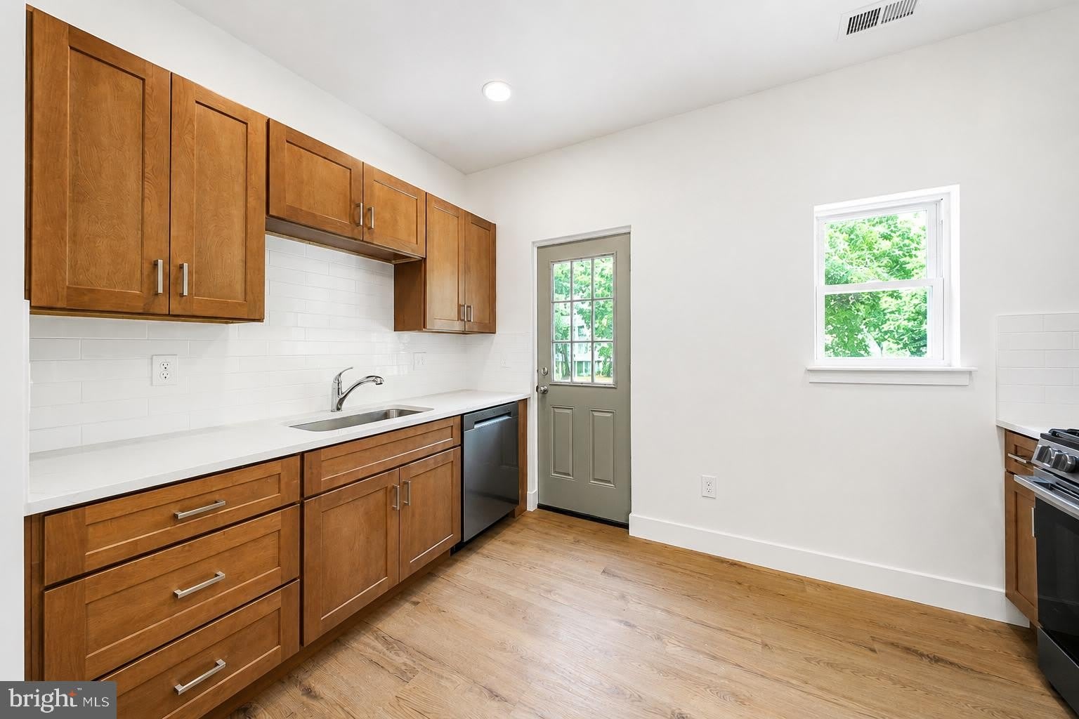 10 MYRTLE Avenue – photo 3