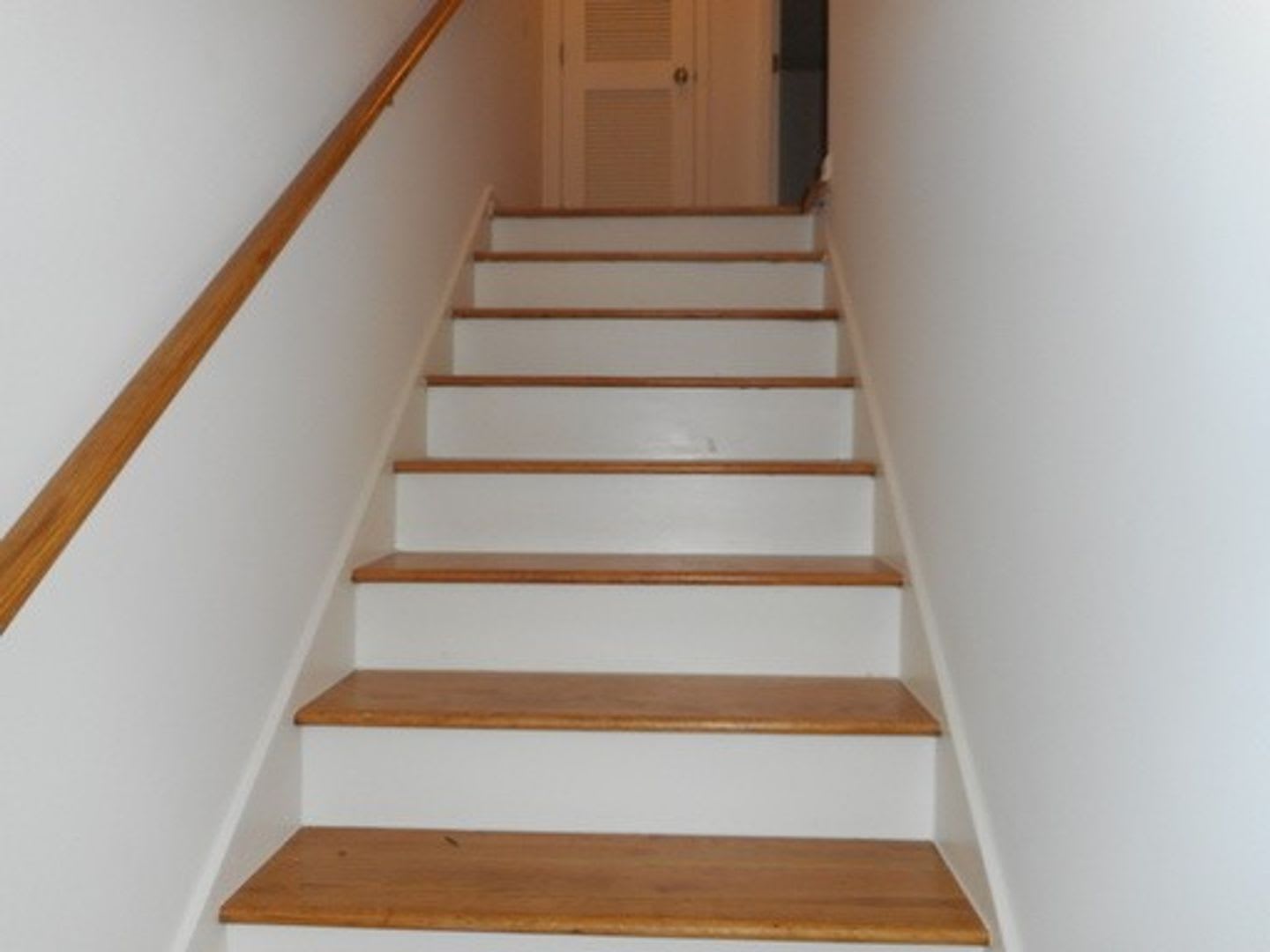 2 bedroom 1.5 bathroom townhouse – photo 3