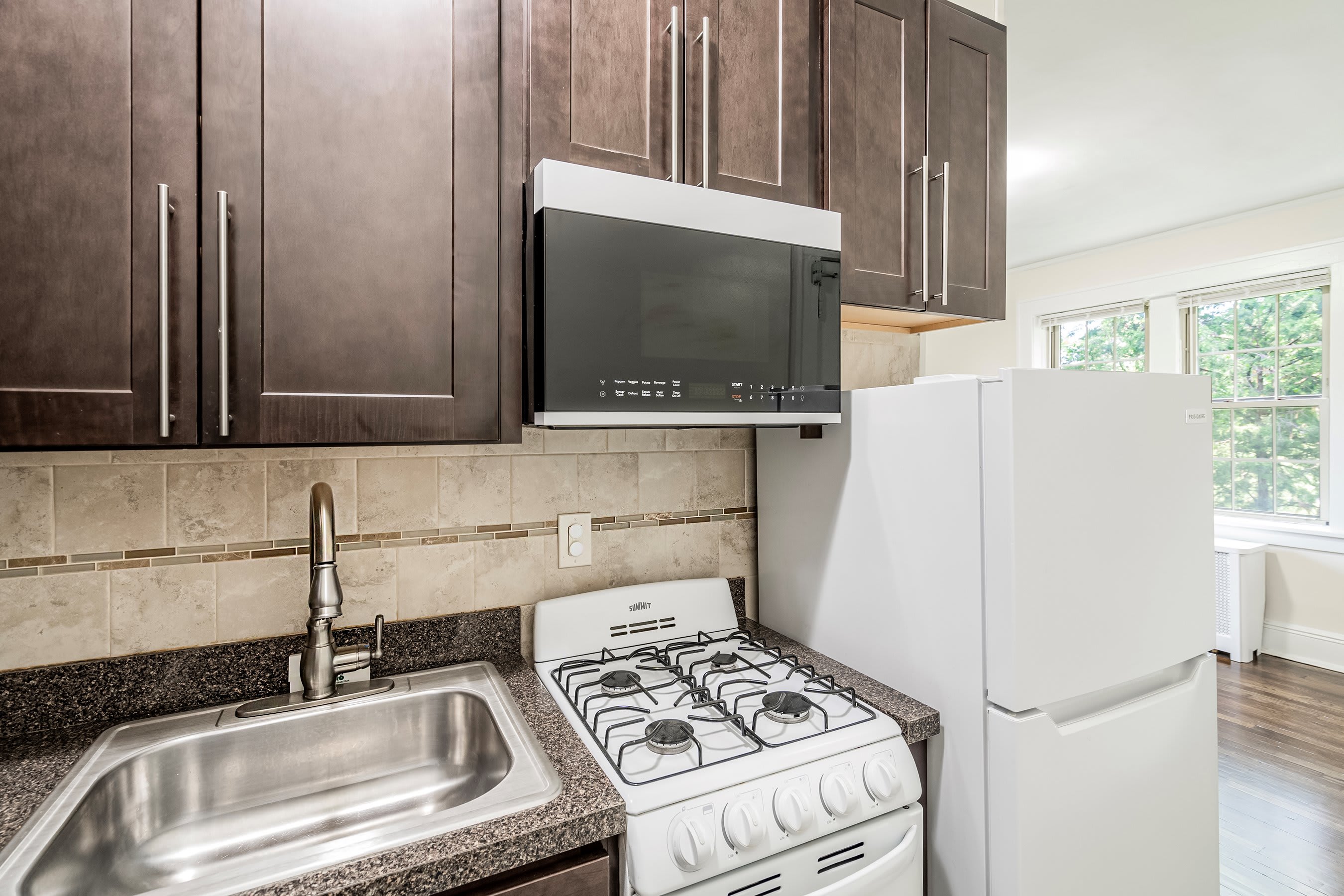55 Monroe Place Apartments – photo 2