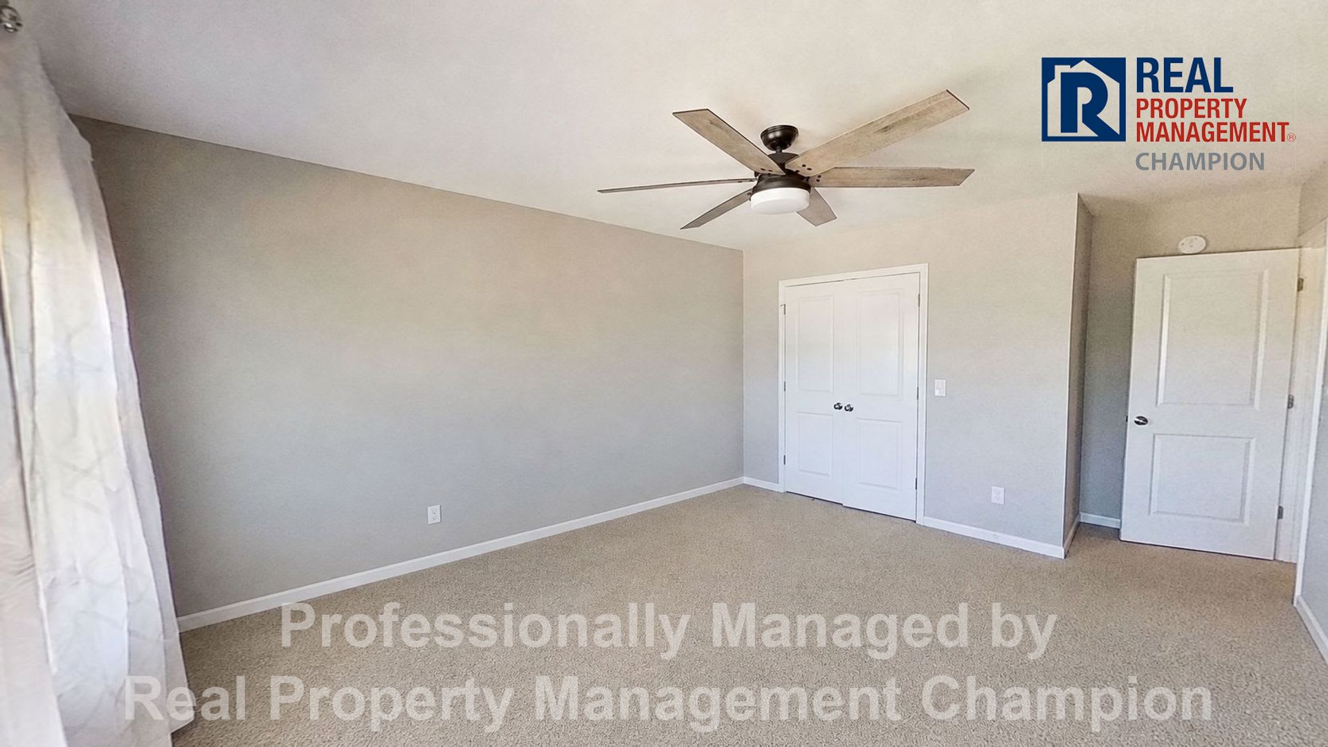 4 BD/3.5 BA plus Bonus Room with Open Floorplan and Fenced Back Yard – photo 2