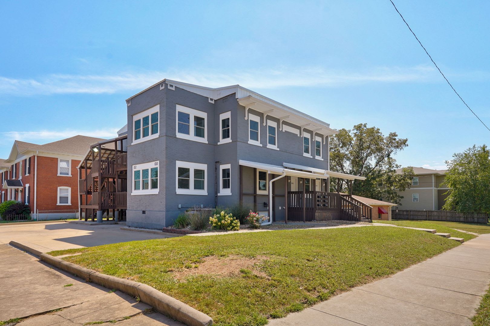 UTILITIES INCLUDED!! Spacious 2-Bedroom, 1-Bathroom Home AVAILABLE NOW!! – photo 1