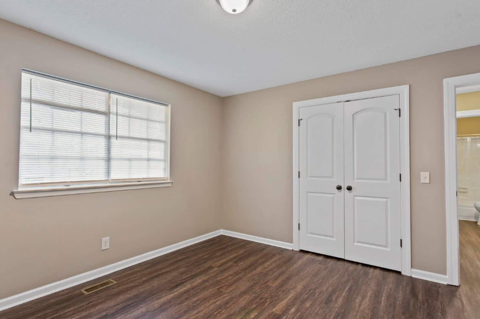 Pet Friendly Spacious 4 Bedroom Home in Desirable East Brainerd! – photo 5