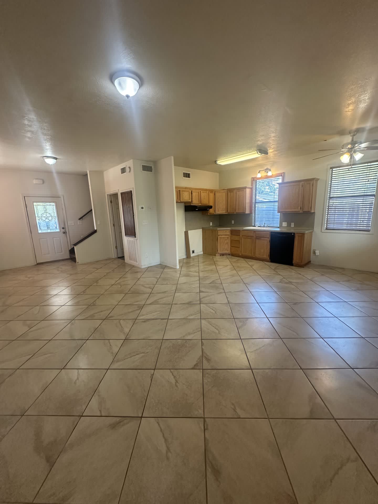 1214 East Alamo Street – photo 5