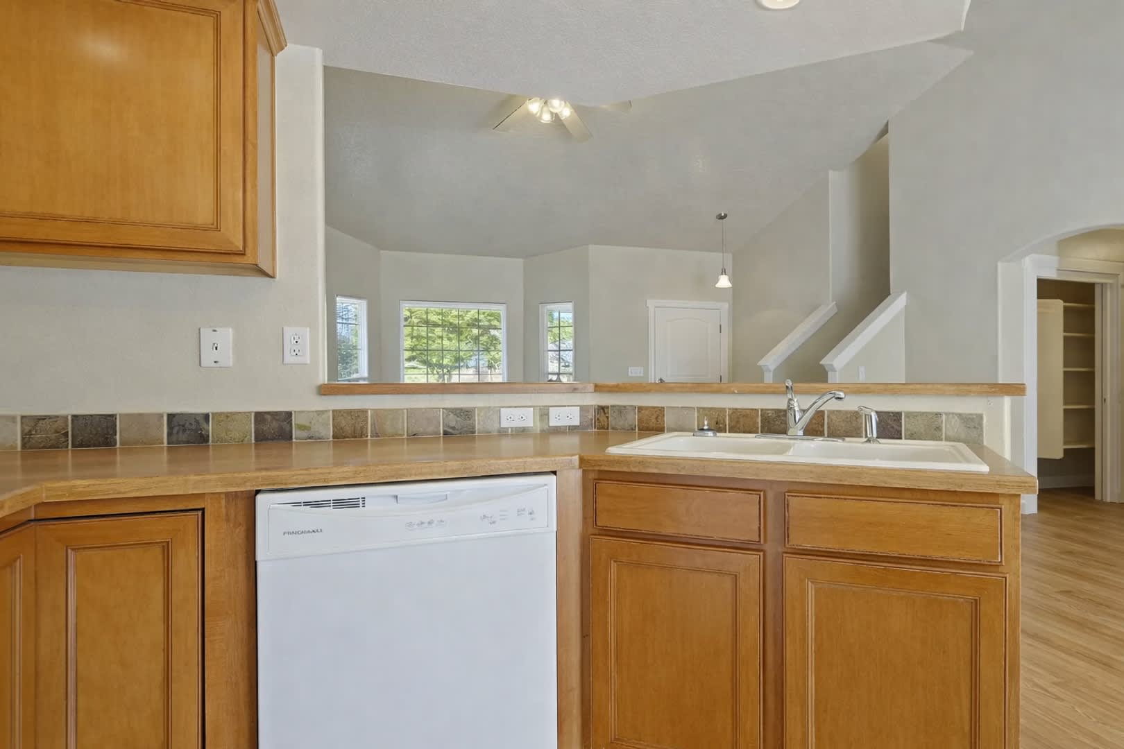 Spacious 4 Bedroom Home With 3 Car Garage – photo 5