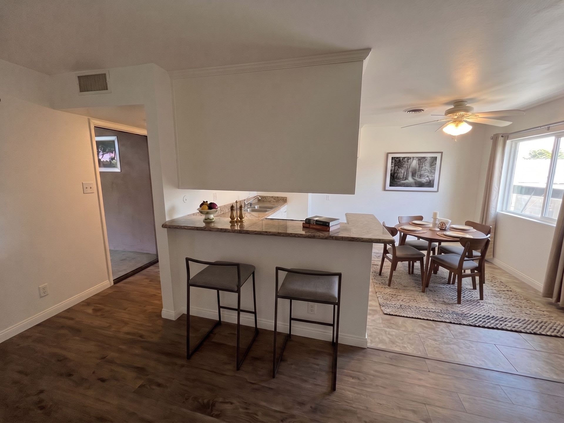 10822 Victory Boulevard – photo 5