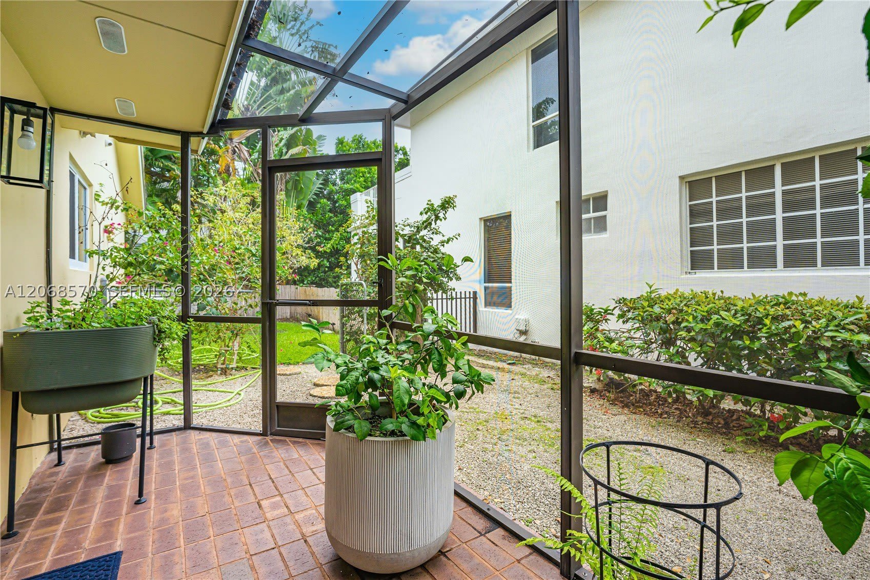 6865 Veronese St – photo 3