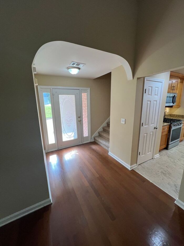 824 Georgian Point Drive – photo 3