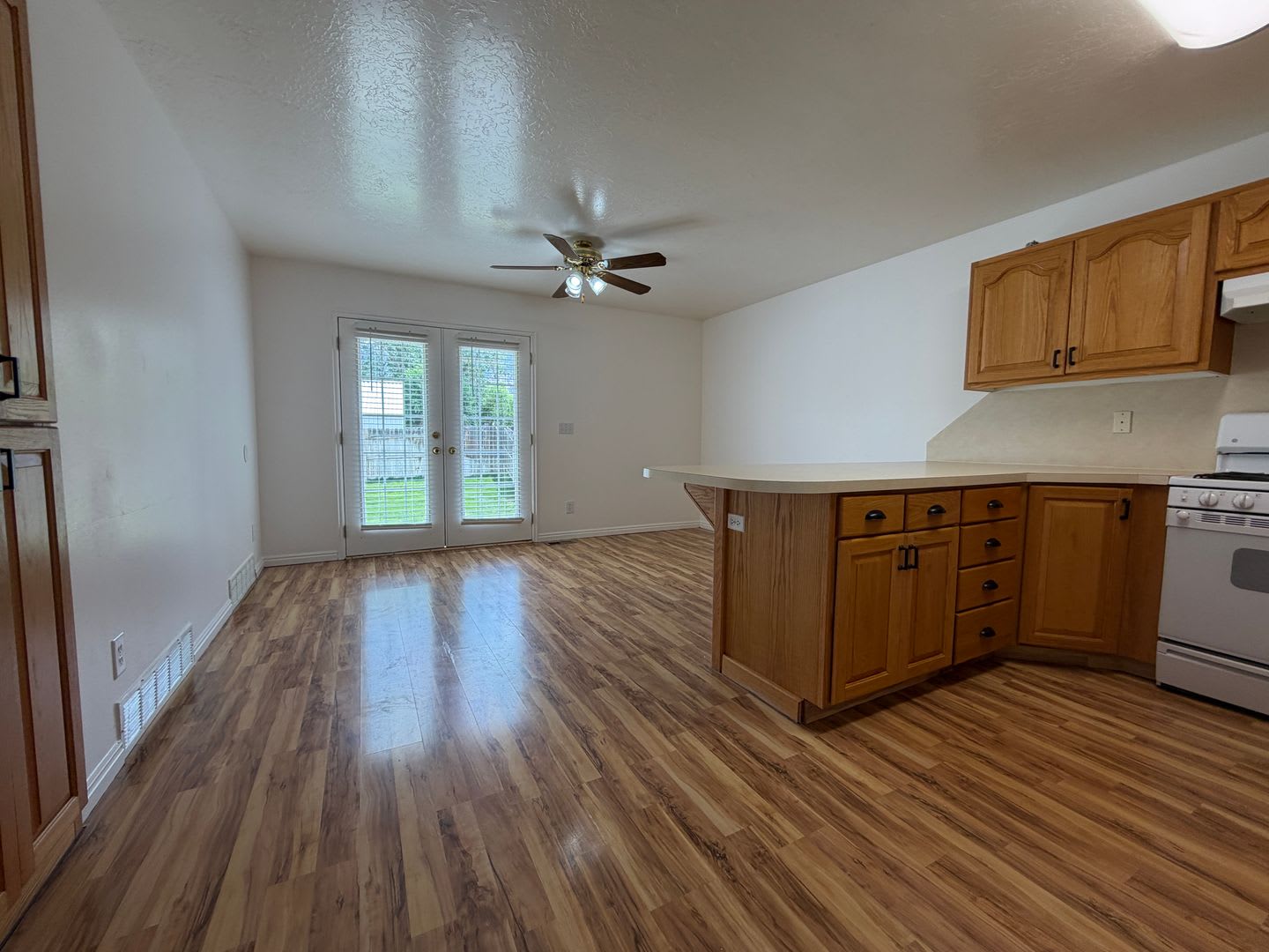 Welcome to this Two-Bedroom Duplex in Santaquin, UT – photo 4