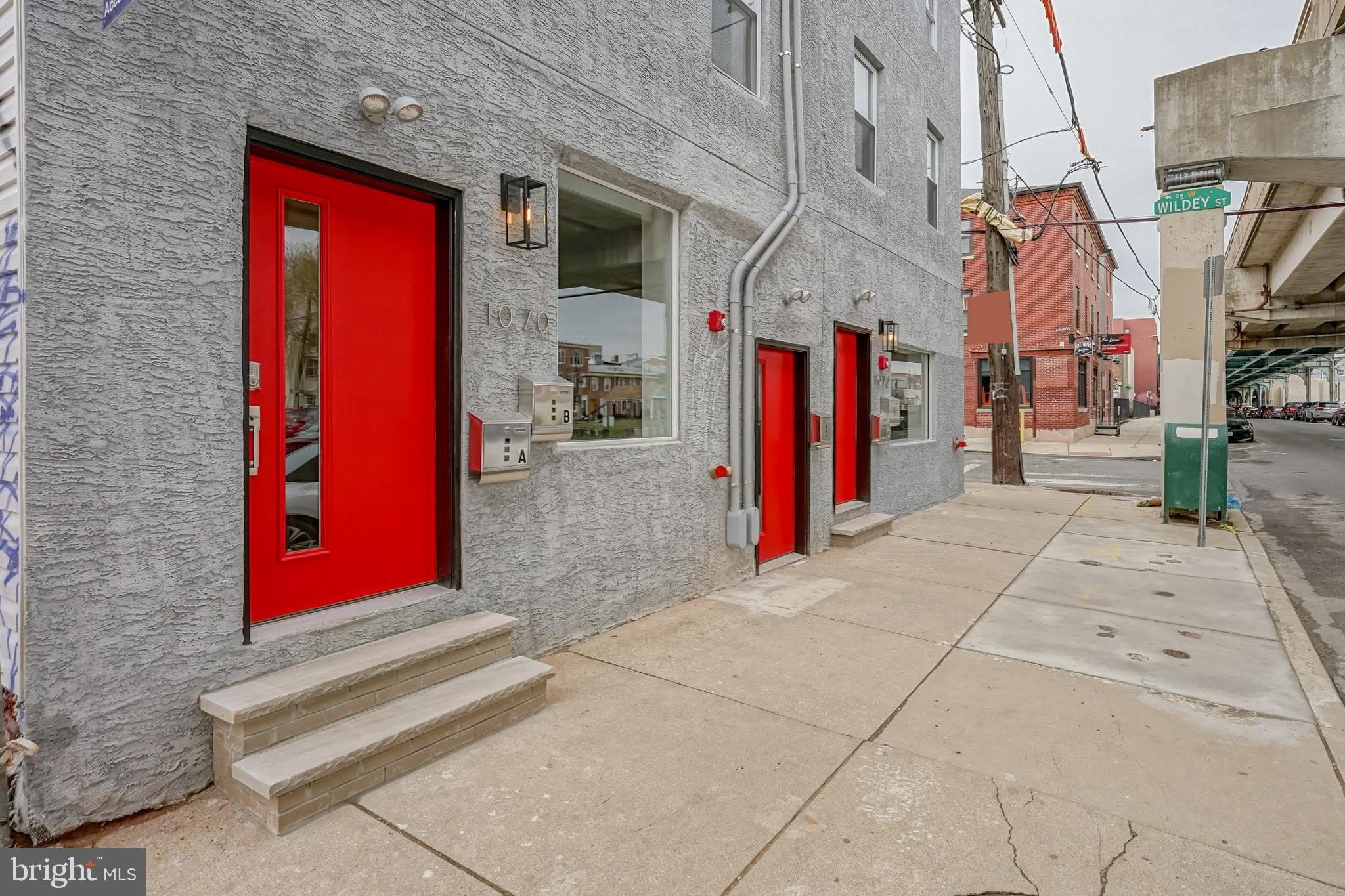 1070 N FRONT Street – photo 2