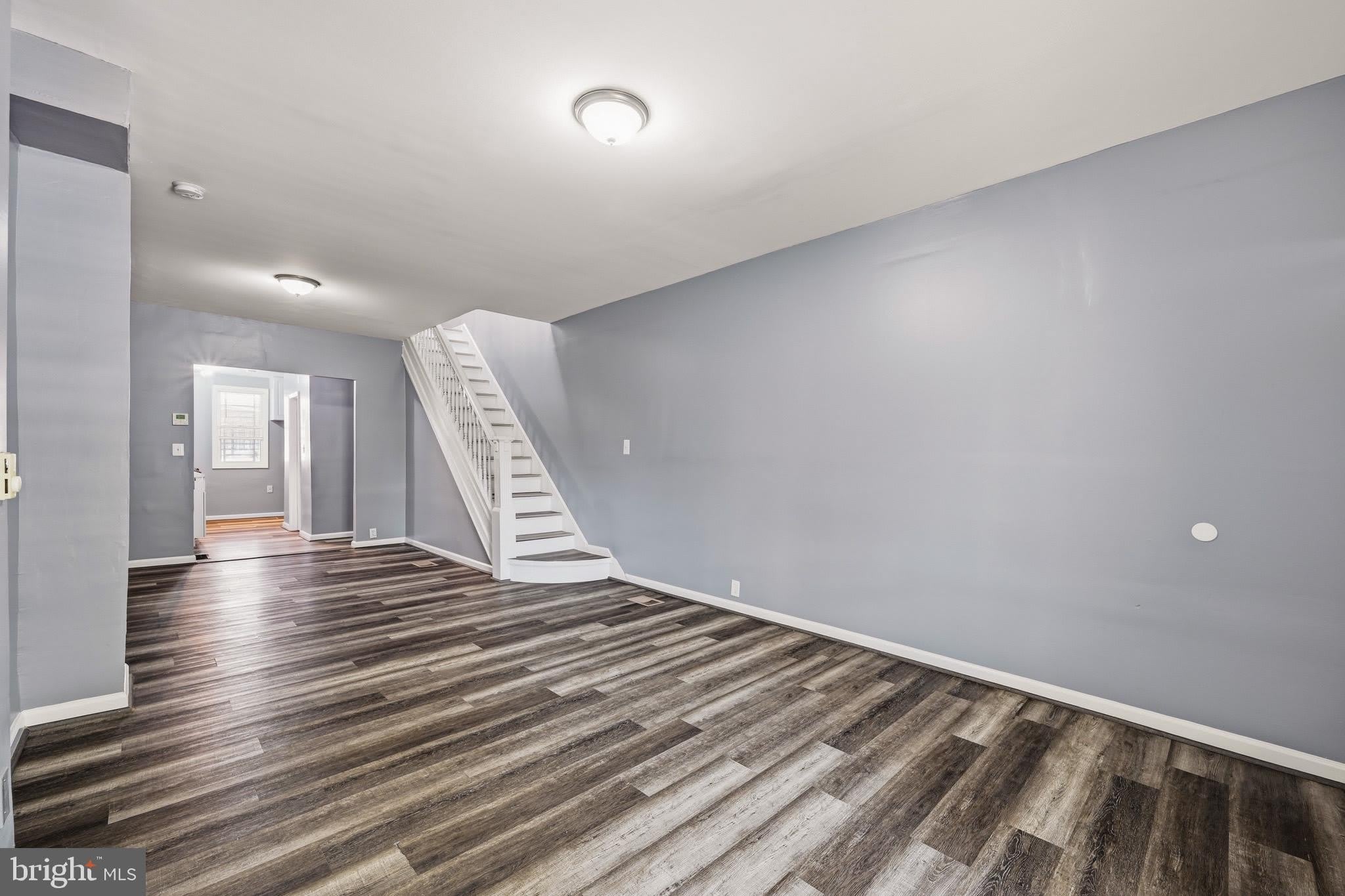 2914 E MADISON Street – photo 4