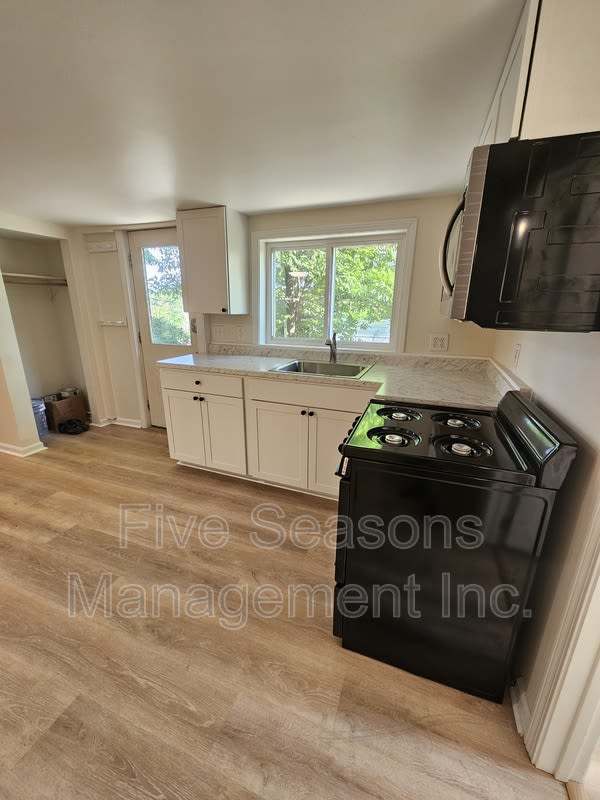 465-467 Colchester Avenue – photo 3