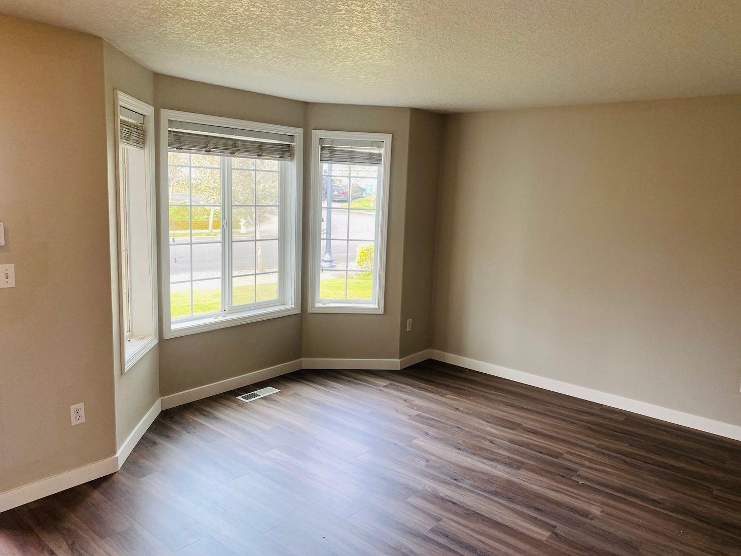 Charming Ridgefield Home Updated Throughout – photo 4