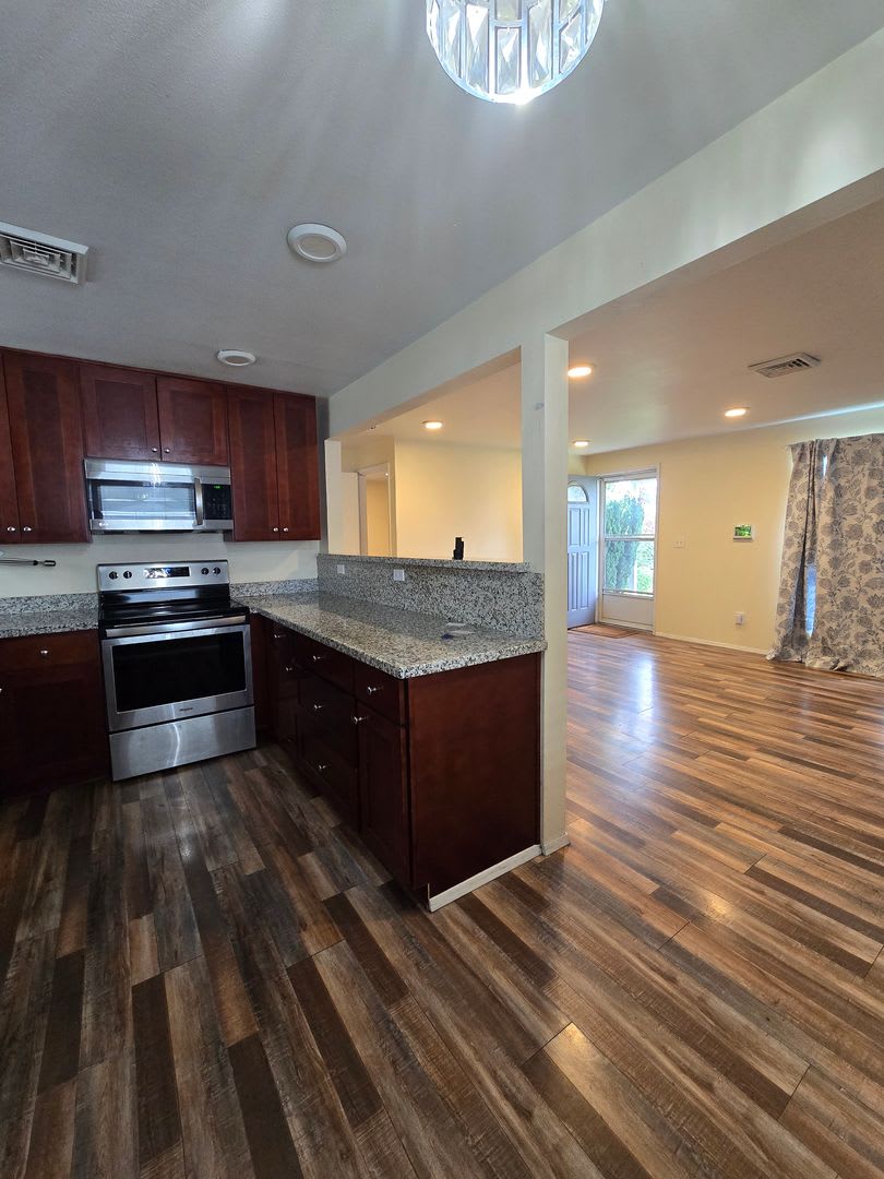 Adorable 2 Bedroom – photo 3