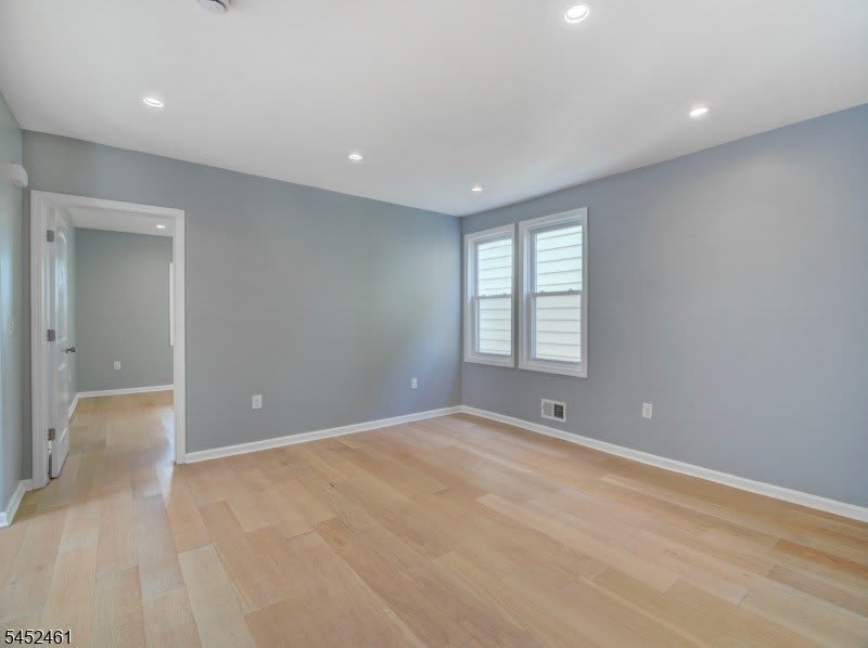 156 Crystal St – photo 4
