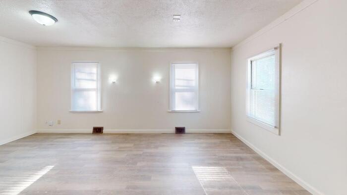 710 East Avenue F – photo 3
