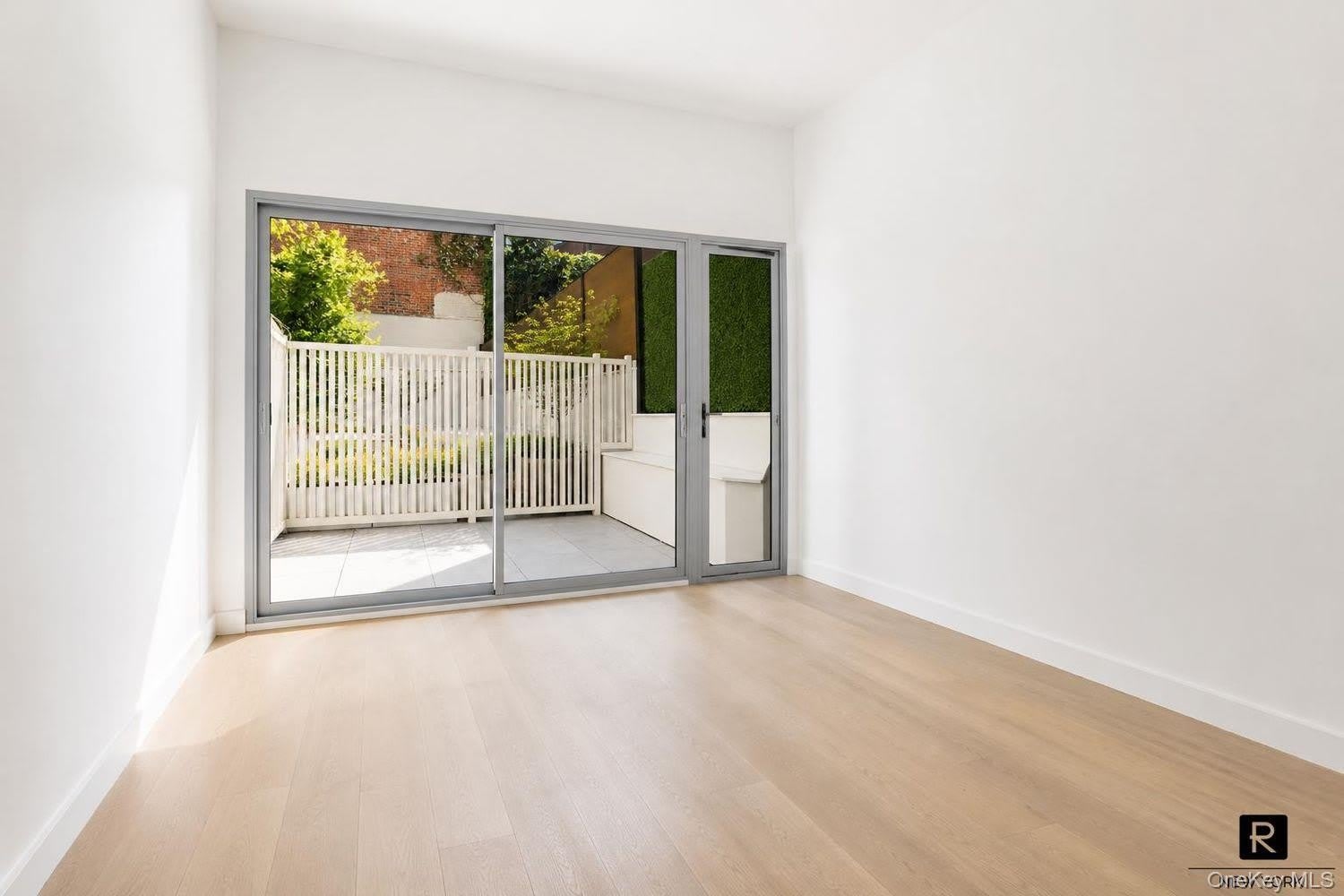 250 E 25th Street – photo 3