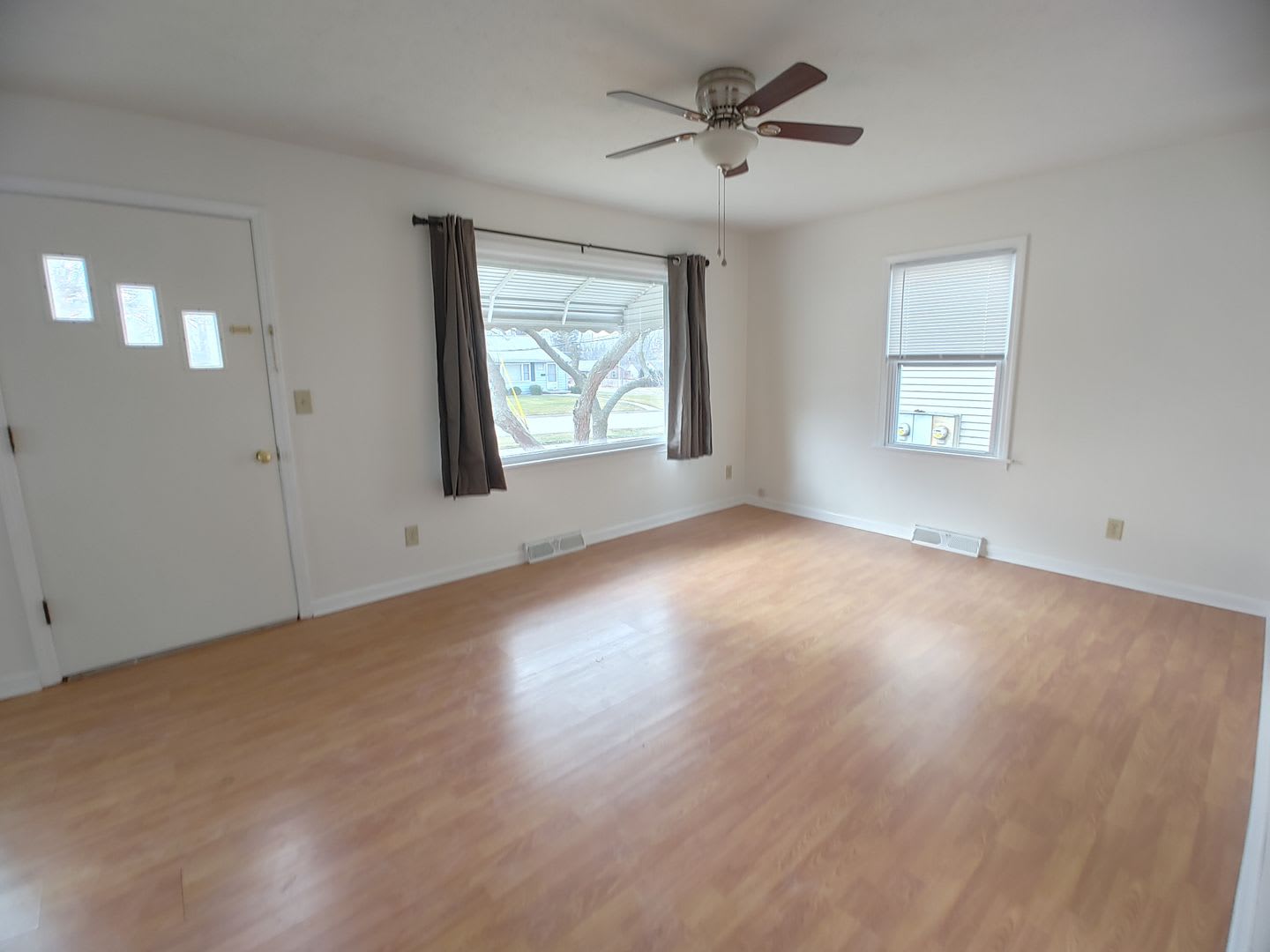 Charming 2 Bedroom 2 Bathroom House! – photo 2