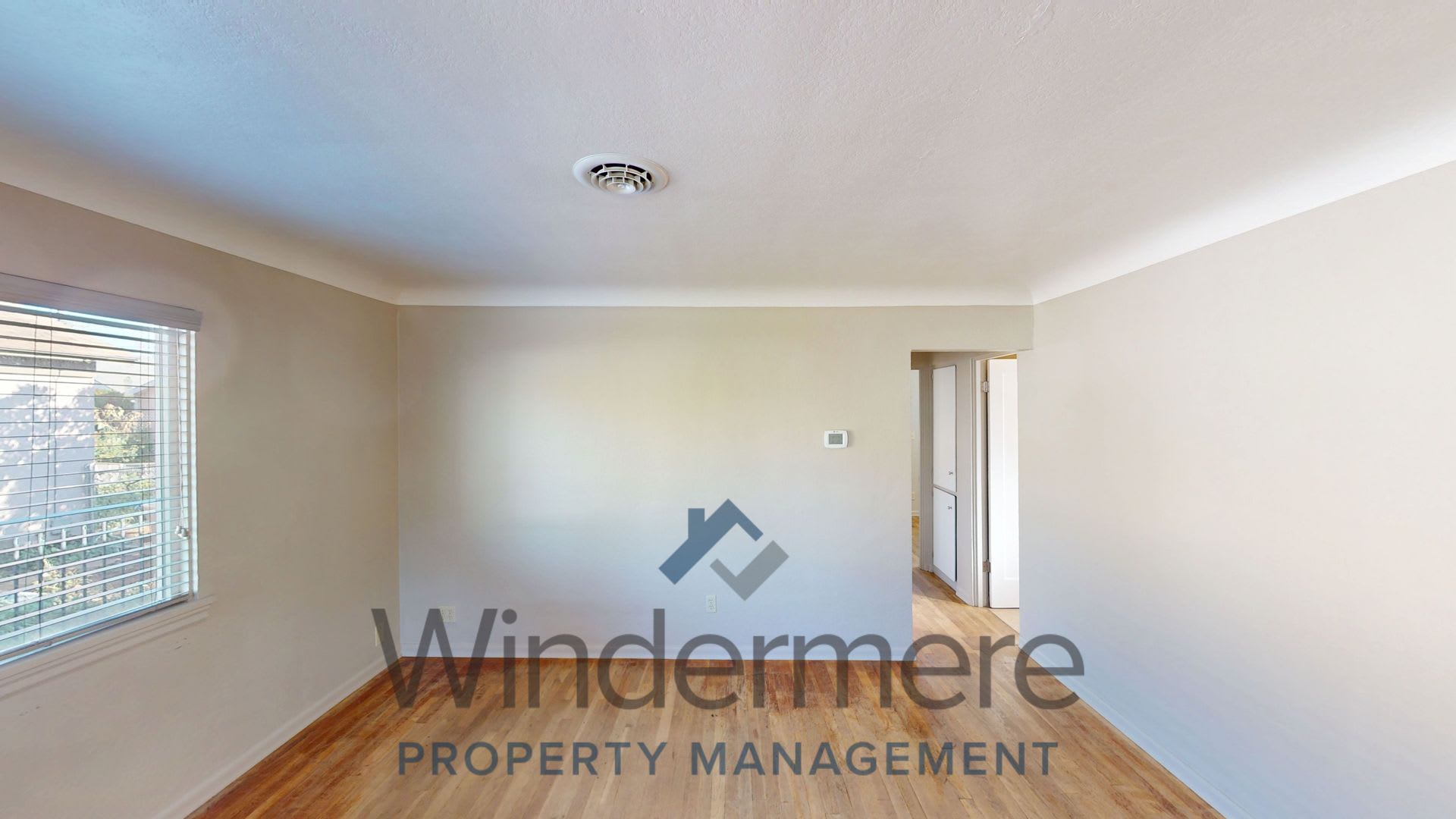 1049 St John – photo 4