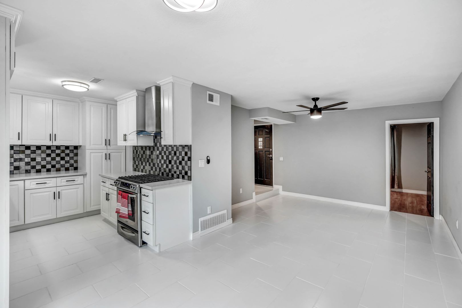 Available Now Turn Key And Move In Ready 2 Bedroom 1 5 Bath Two Story Corner Lot Townhouse – photo 4