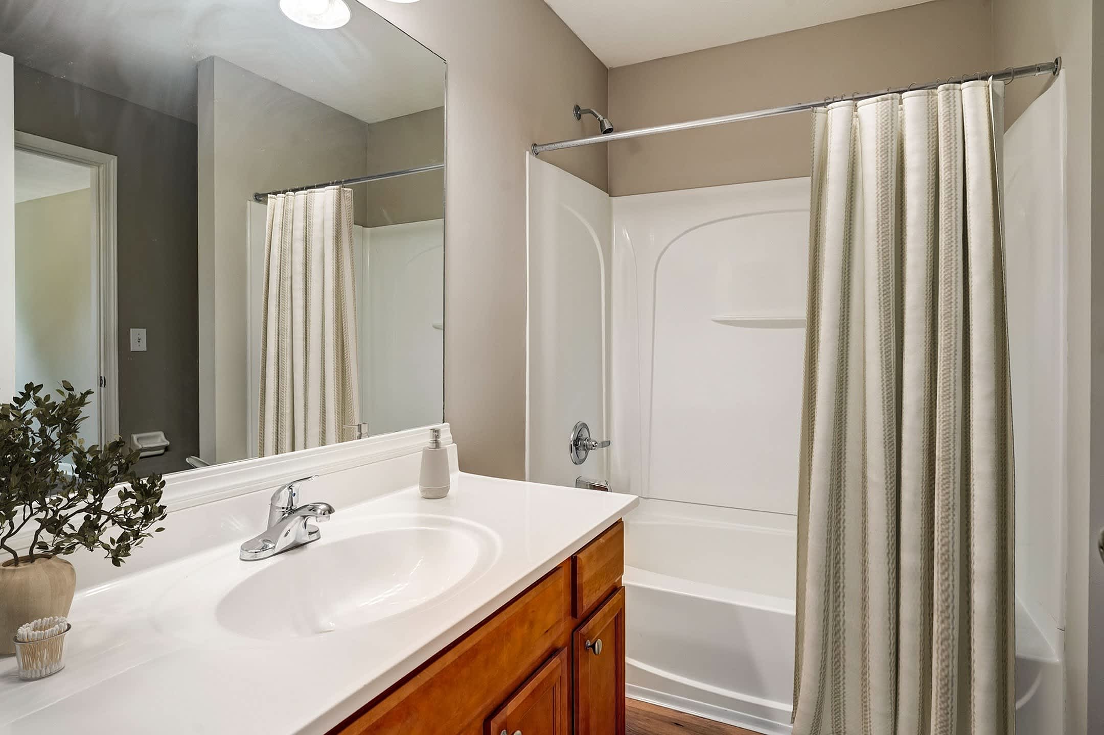 Riverford Crossing Apartments – photo 3