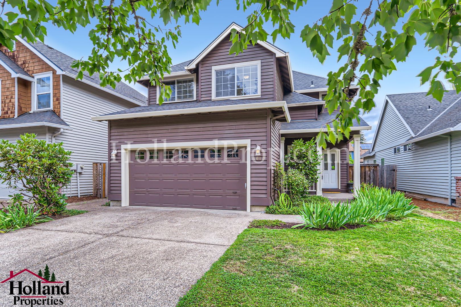 Beautiful Hillsboro Home With Spacious Garage And Fenced Yard – photo 2