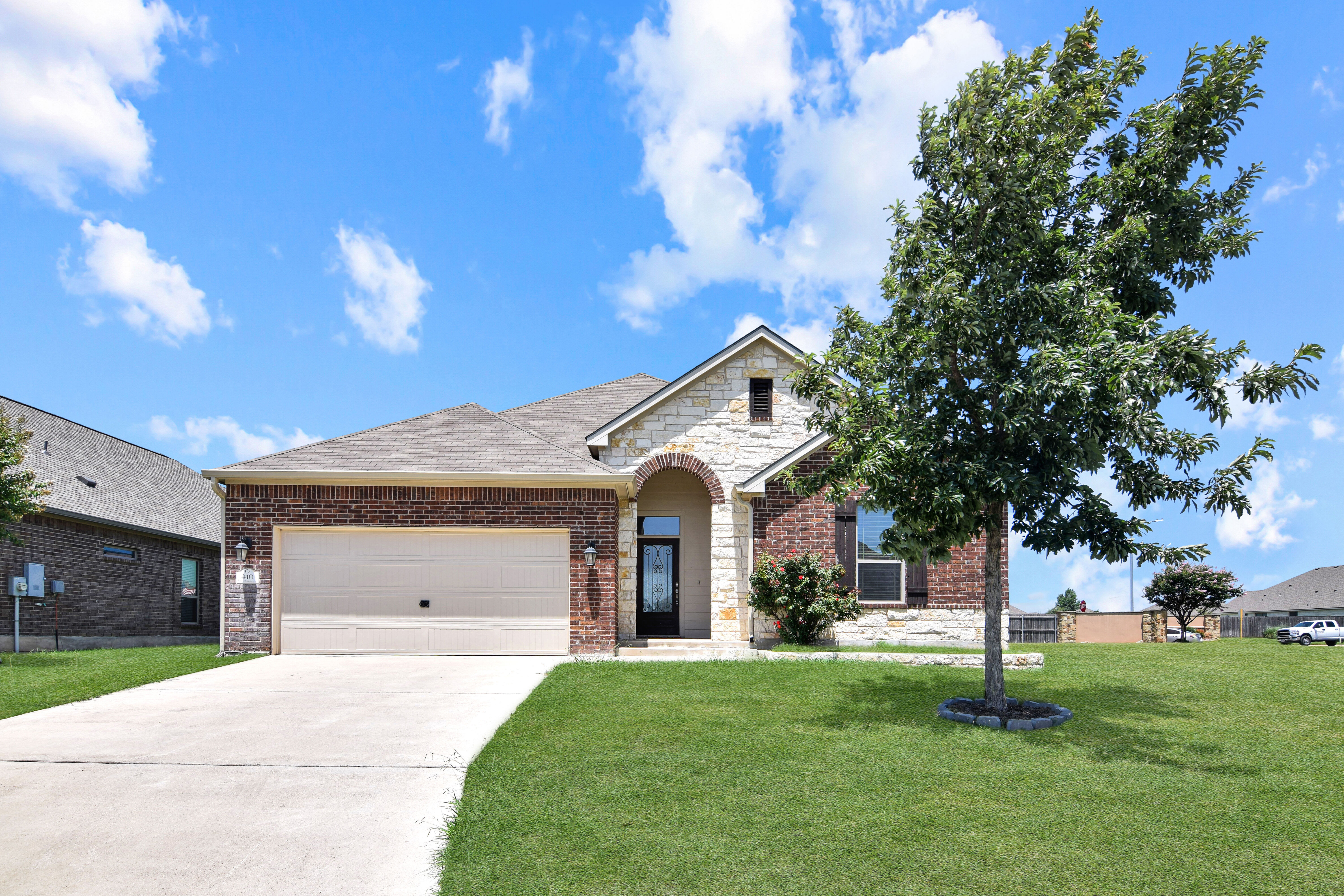410 Stonehouse Ln – photo 1