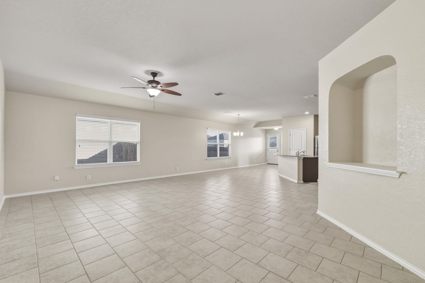 Large one story in Valley Ranch – photo 4