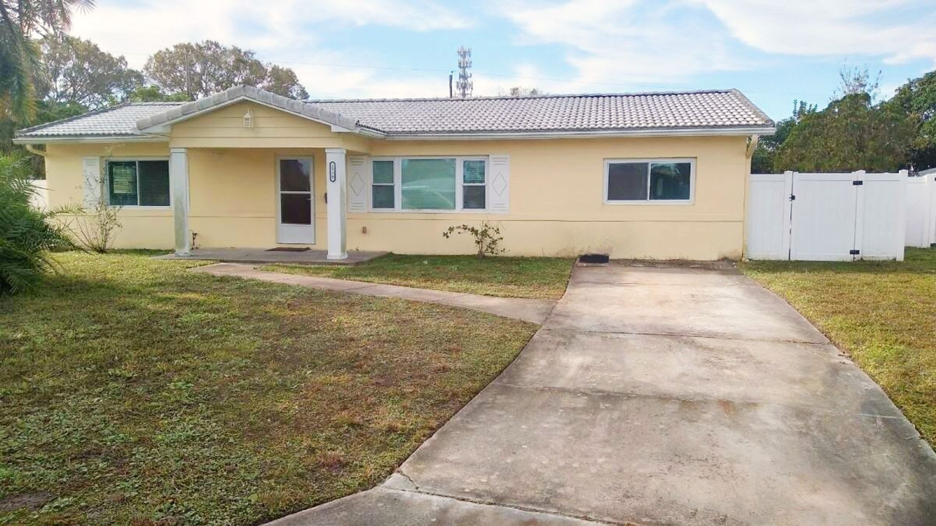 Limited Time Offer 500 Off Your First Month Large Pool Home W Huge Yard New Kitchen Easy Access To St Pete – photo 1