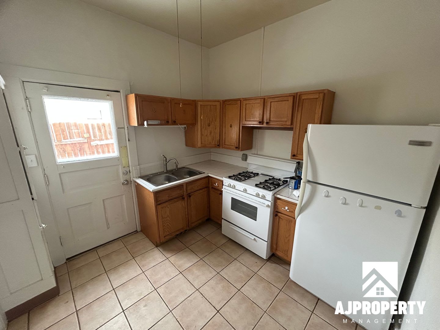 421 S Prairie – photo 2