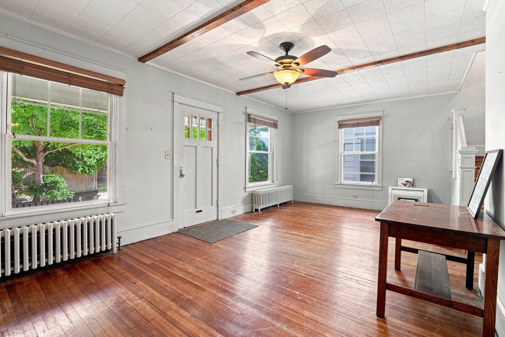 Charming 3 Bedroom Home Available Now! – photo 3