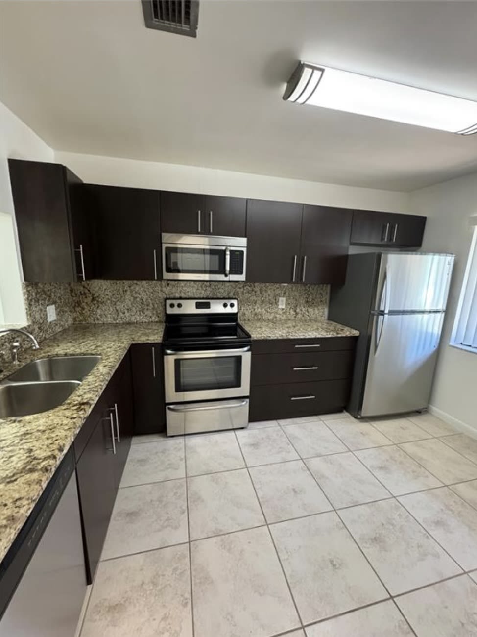 445 Lakeview Drive – photo 5